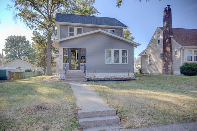 Building Photo - Completely remodeled 3 bed home
