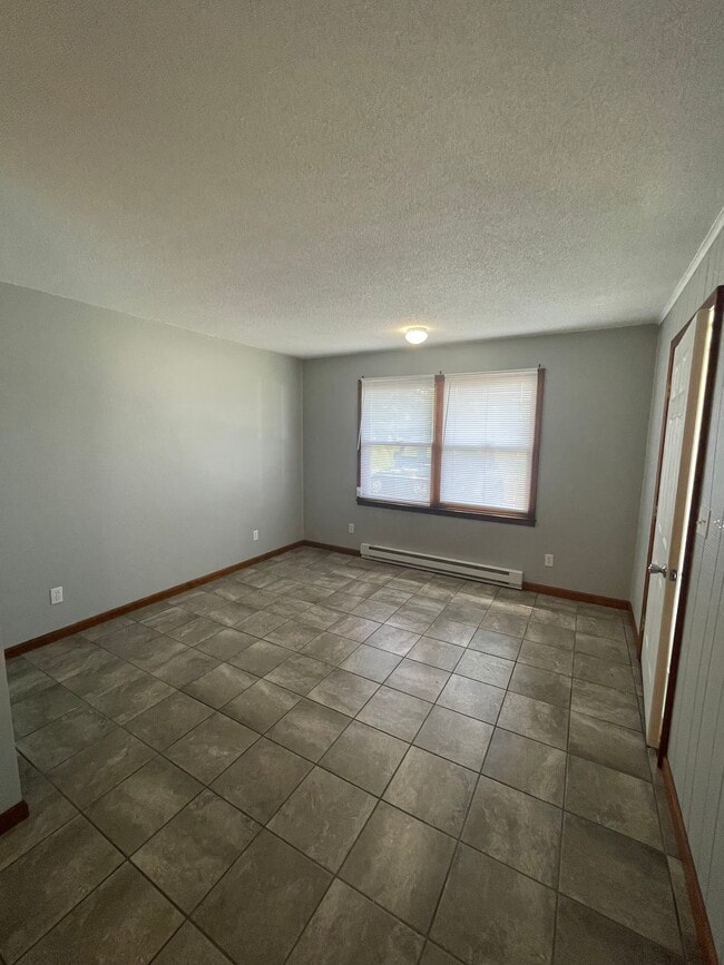 Living room - 918 N Walnut St Unit Apartment A