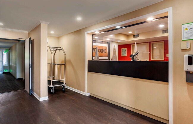 Furnished Studio-Los Angeles - Monrovia