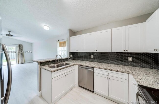 Photo - 20421 SW 1st St