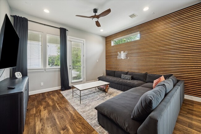 Photo - 1412 Cleburne St