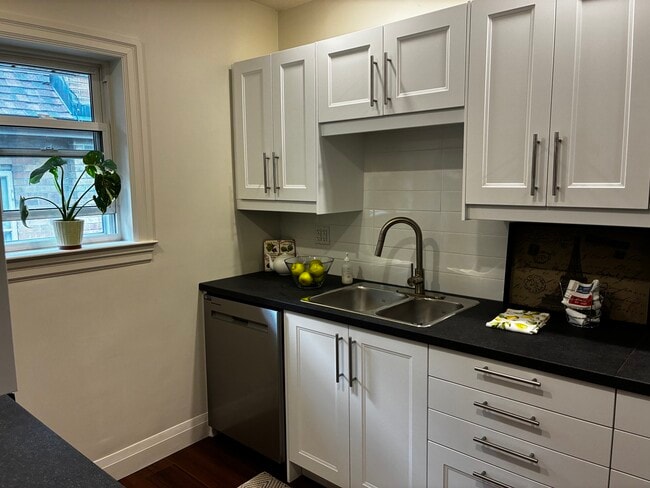 Photo - 2 bedroom + Den apartment; luxury - Bloor West Village, Toronto Unit 2