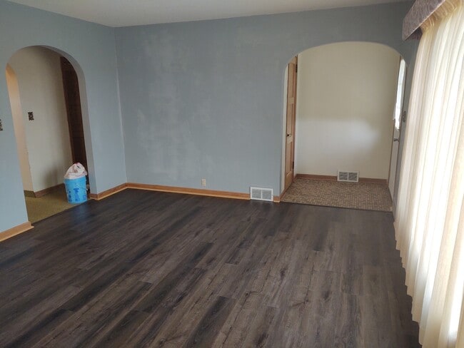 living room - 324 Hill St Unit CLINTON