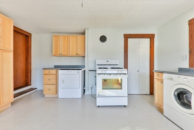 Photo - 443 W 4th St Unit 3