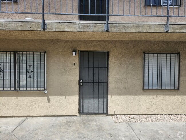 Building Photo - 3437 E Cheyenne Ave Unit B Rental