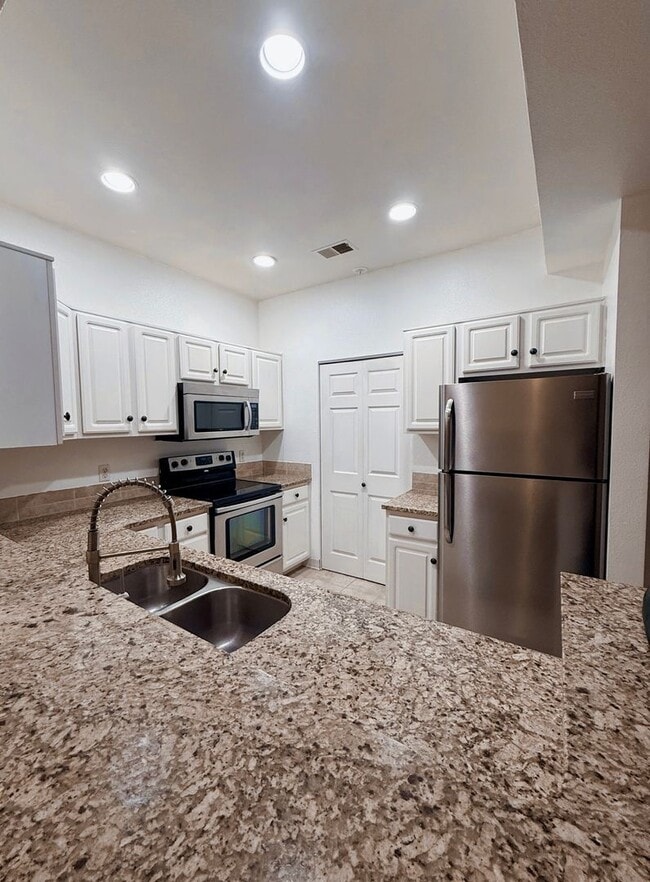 Building Photo - Move-In Specials Through 11/15 – 2 Bedroom... Unit D370