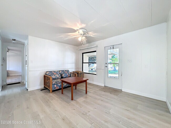 Photo - 909 Sequoia St