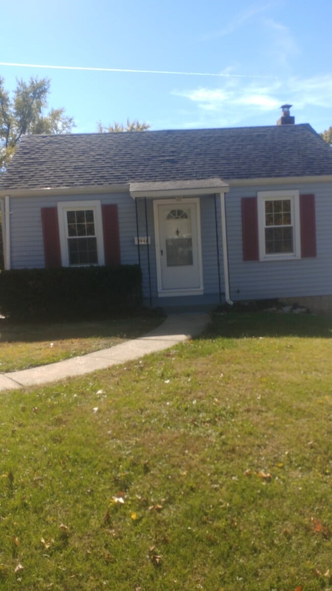 Building Photo - 9946 Carlyle Ave