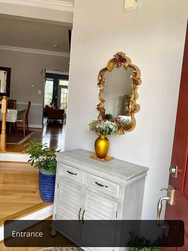 Photo - 826 Linfield Ter NE