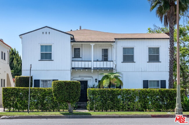 Building Photo - 1010 S Point View St