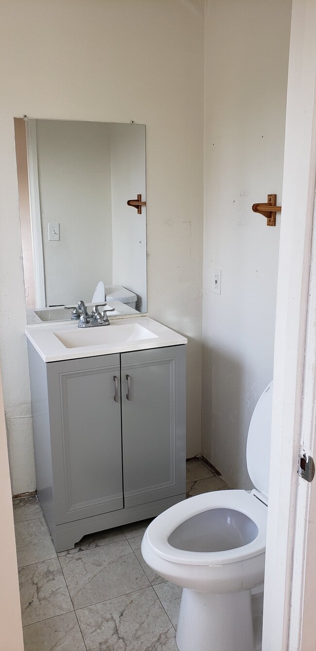 Photo - 705 S Chevy Chase Dr Apartamentos Unidad 4