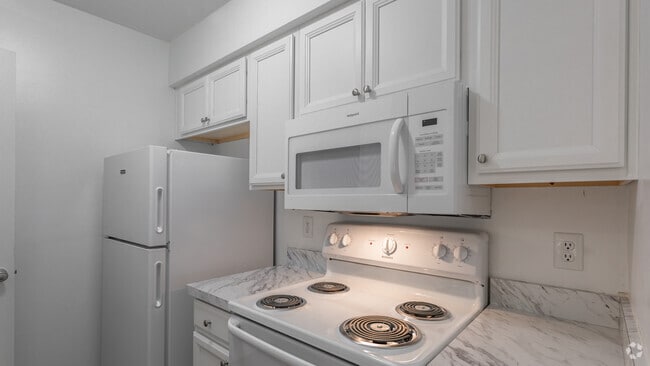 2BR,2BA,-950SF