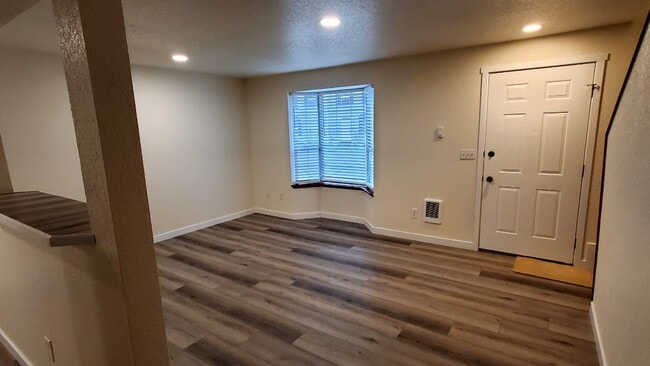 Photo - 821 Kaiser Rd NW