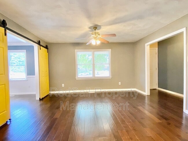 Photo - 802 Tiverton Pl