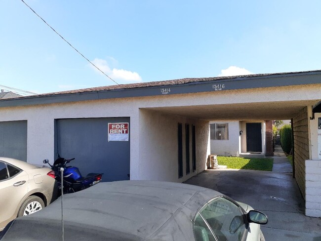 15414 Larch Ave Unidad Larch Front unit