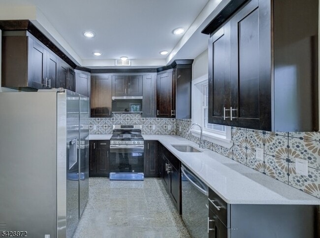 Photo - 8 Travers Ave