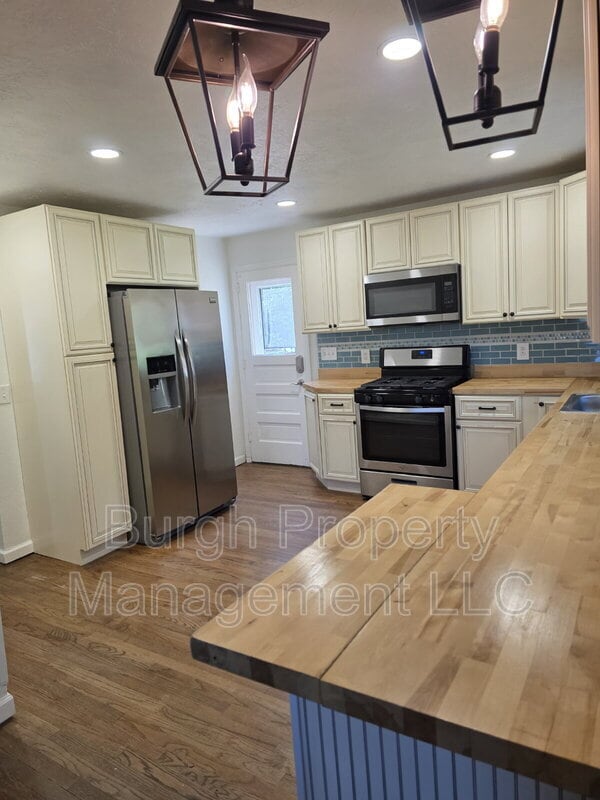 Photo - 300 Maxwell Dr