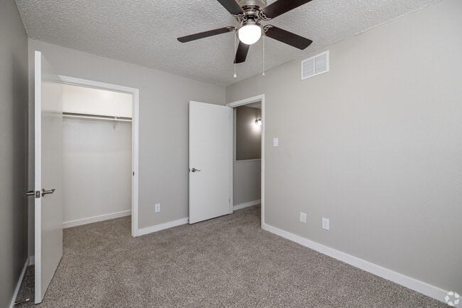 2BR, 1.5BA - 900SF - Deluxe - Secondary Bedroom - The Avenue