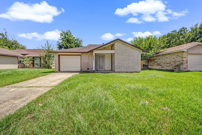 Building Photo - 3111 Overcross Dr