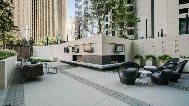 Photo - 350 North St. Paul Street Unidad d1