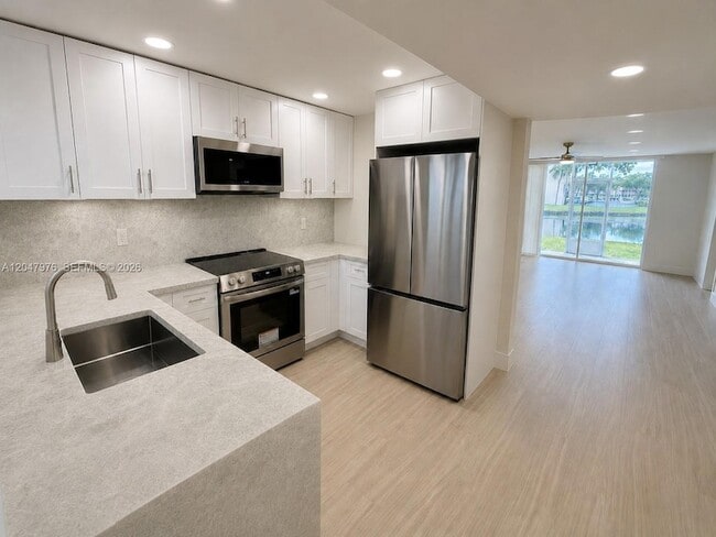 Building Photo - 8600 Sunrise Lakes Blvd Unit 102