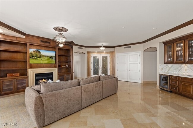 Building Photo - 9101 Alta Dr Unit 202