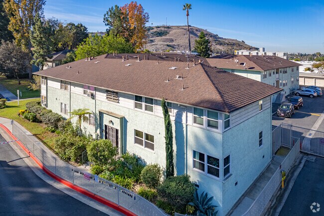 3648 Kalsman Dr Los Angeles, CA 90016-4404 - Cameo Woods