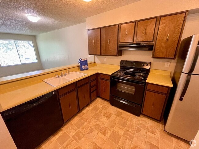 Building Photo - Cozy Studio Condo with Bonus Room/Study!