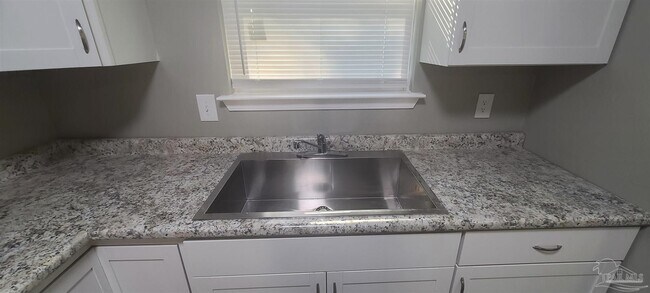 Photo - 1365 Toni St
