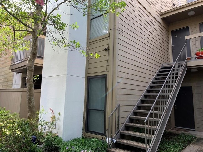 Building Photo - 10049 Westpark Dr Unit 168