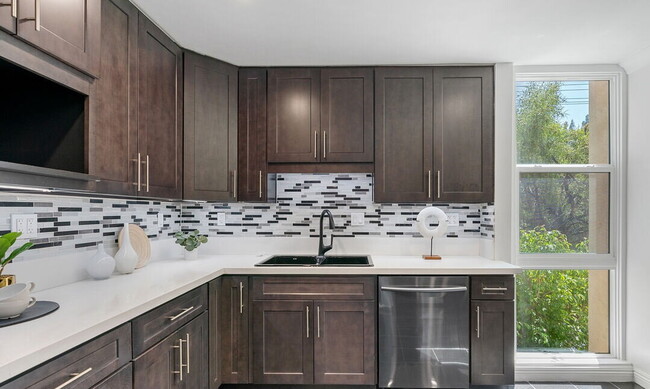 Photo - 1144 Lydig Ave