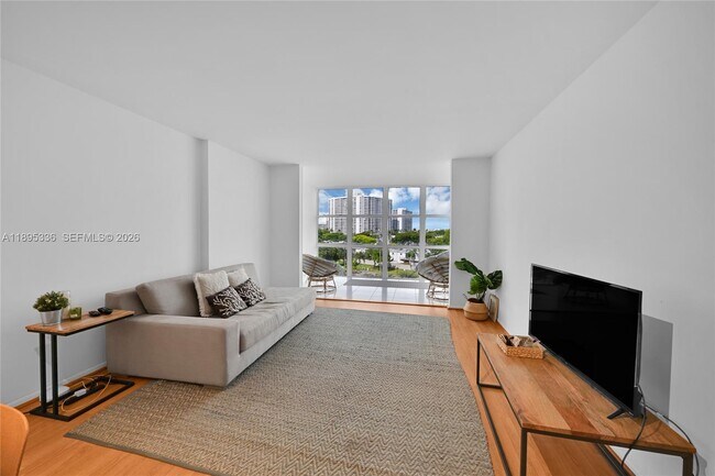 Photo - 800 Parkview Dr Unit 605