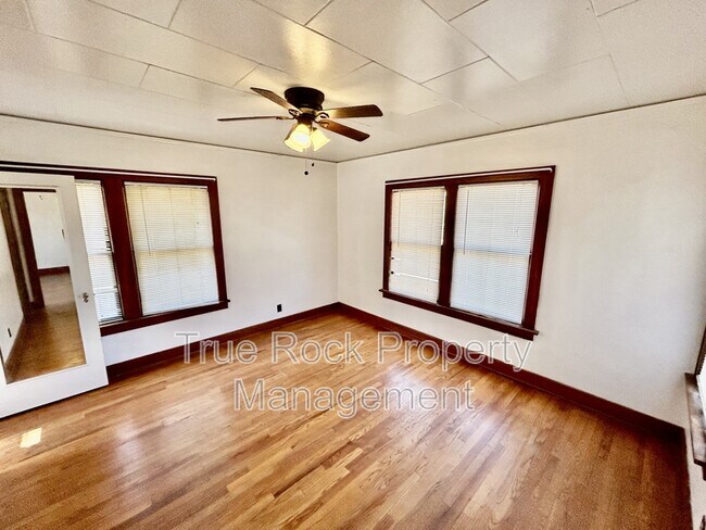 Photo - 1030 E 8th St