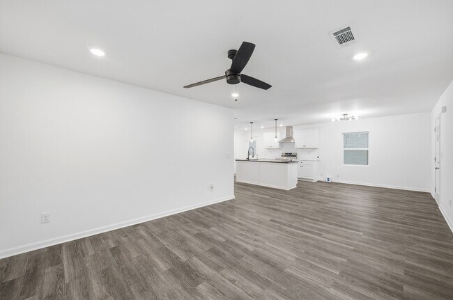 Photo - 175 Holly Rd NW