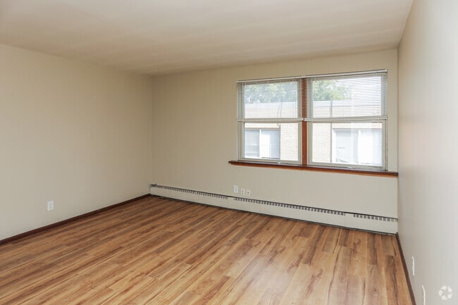 1BR, 1BA - 550SF