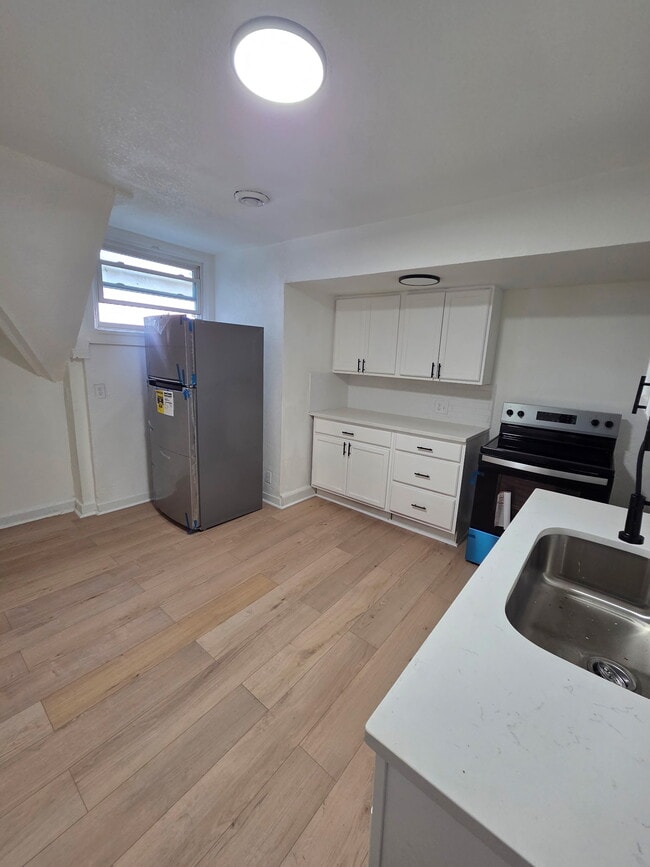 Photo - 3037A Dr. William Finlayson St