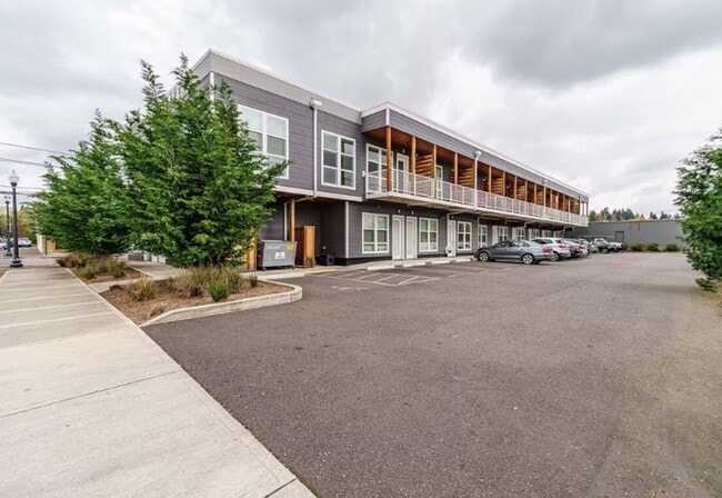 Building Photo - Evergreen Multiplex Unit Evergreen (202)