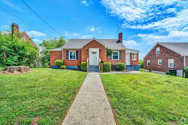 Building Photo - Charming Brick Ranch- Roanoke County Rental