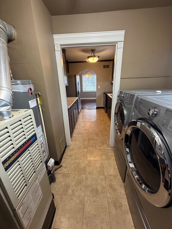 Photo - 4838 Summit St