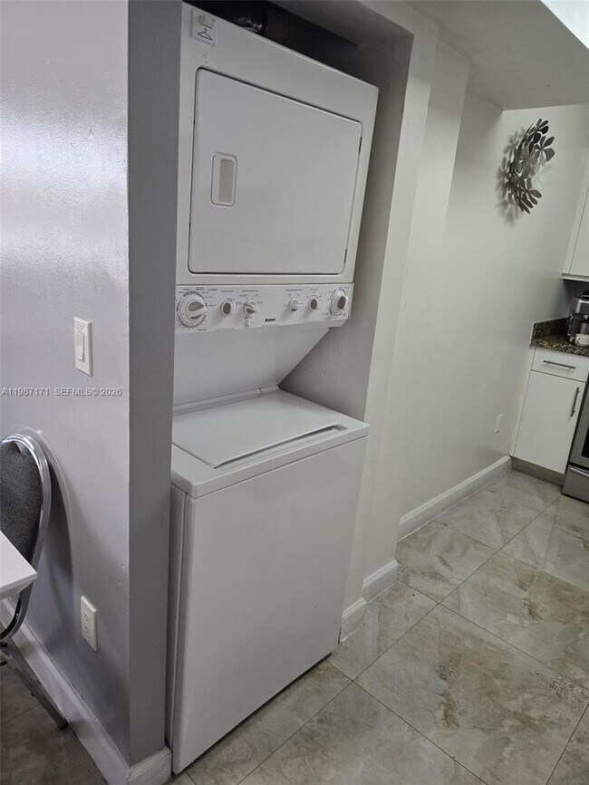 Photo - 8261 NW 8th St Unidad 327