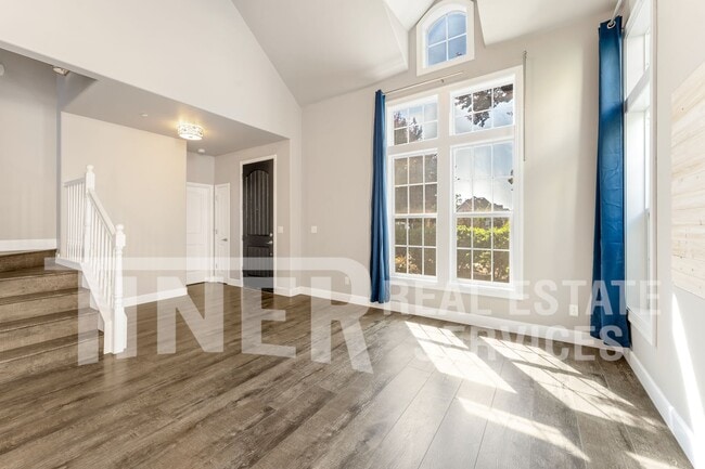 Photo - 1040 Matthews Run Way