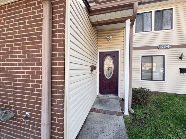 Photo - 3 Bedroom, 2.5 Bathroom Condo in High Point!