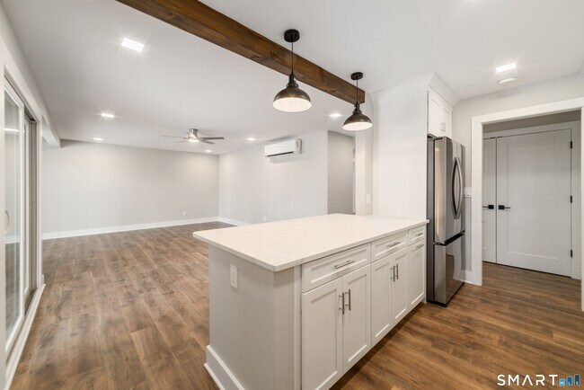 Photo - 304 Heritage Vlg Unit B