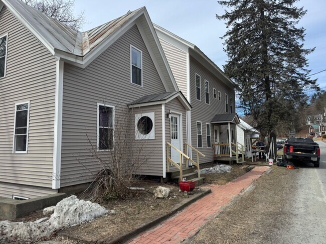 Building Photo - 53 N Main St Unit NM4