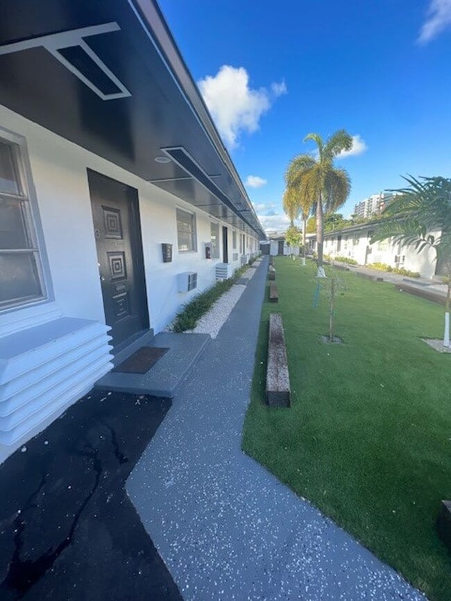 Photo - 2221 Monroe St Apts I LLC