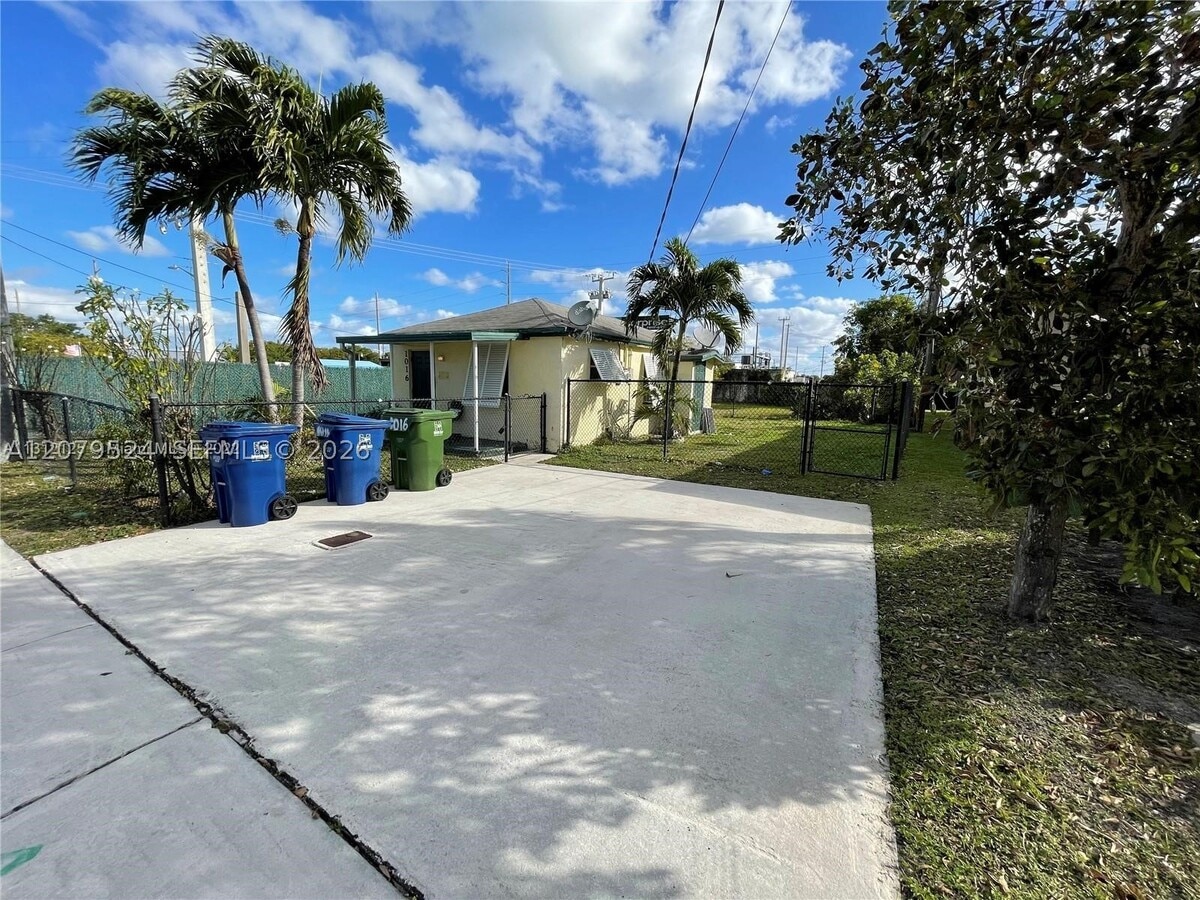 Photo - 1016 NW 1st Ct