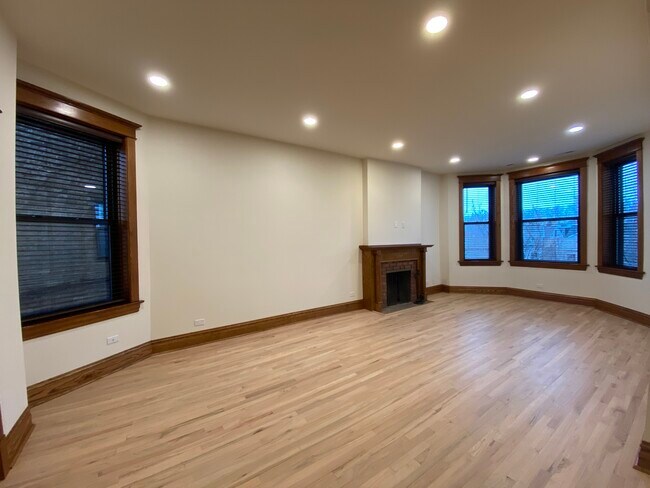 Photo - 1443 W Belle Plaine Ave Unidad 3