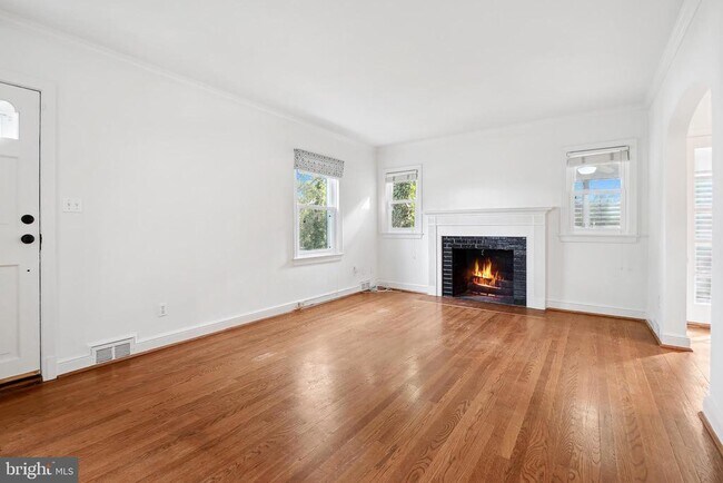 Photo - 7000 Exeter Rd