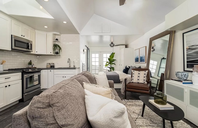 Building Photo - Discover this perfect beach town gem! Rental
