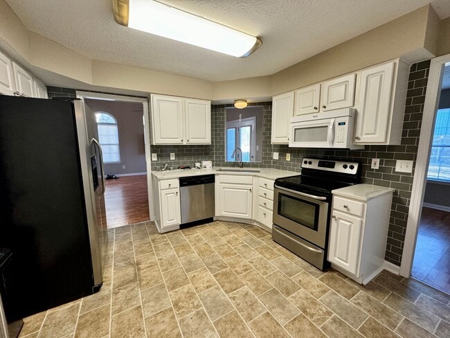 Photo - 3 Bedroom in Quiet Cul-De-Sac!